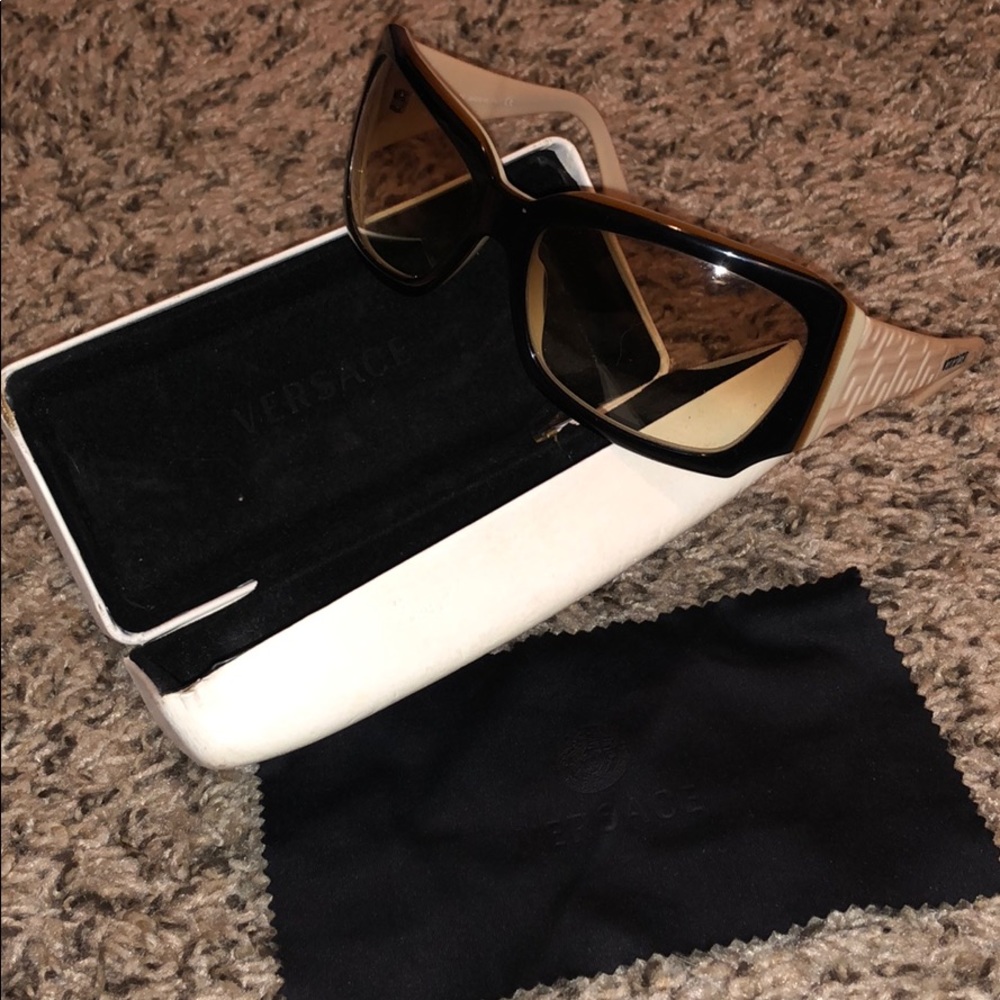 (SOLD)Versace sunglasses